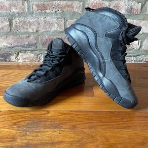 Jordans - Youth 5.5 - Mint condition!